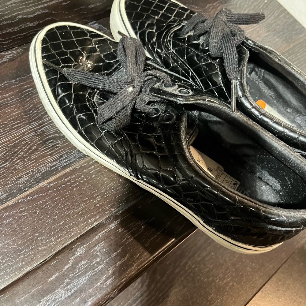 Vans Era size 10